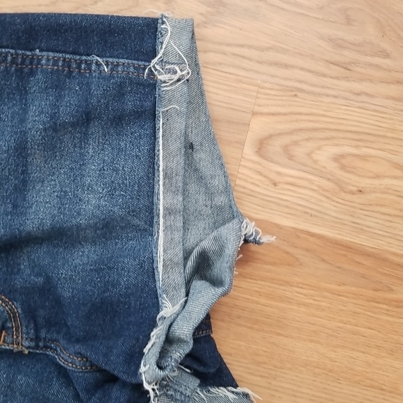 HOLLISTER High Rise Short Short Line Raw Folded Hemline size 5 - Picture 4 of 8